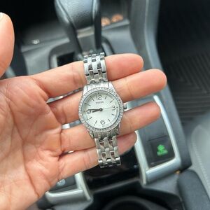 Fossil Stainless Steel Watch with White Dial needs batteries